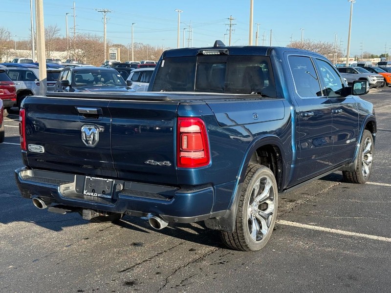 Ram 1500 Vehicle Full-screen Gallery Image 3