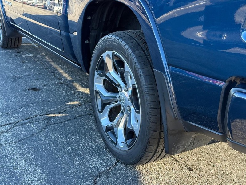 Ram 1500 Vehicle Full-screen Gallery Image 6