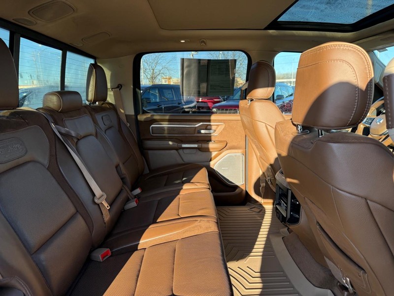 Ram 1500 Vehicle Full-screen Gallery Image 10