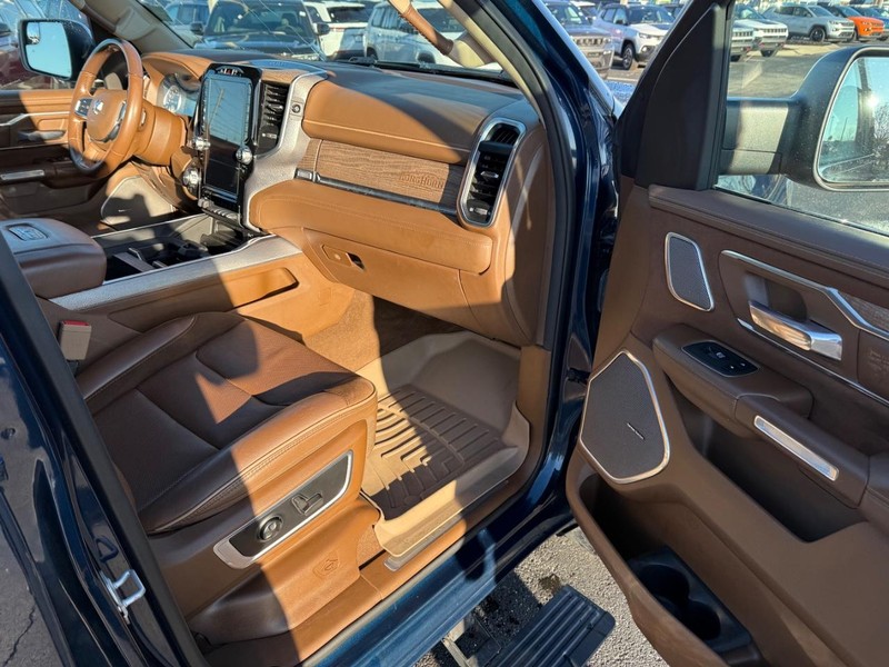 Ram 1500 Vehicle Full-screen Gallery Image 15