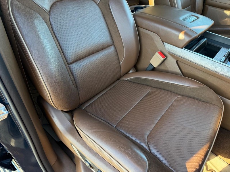 Ram 1500 Vehicle Full-screen Gallery Image 16