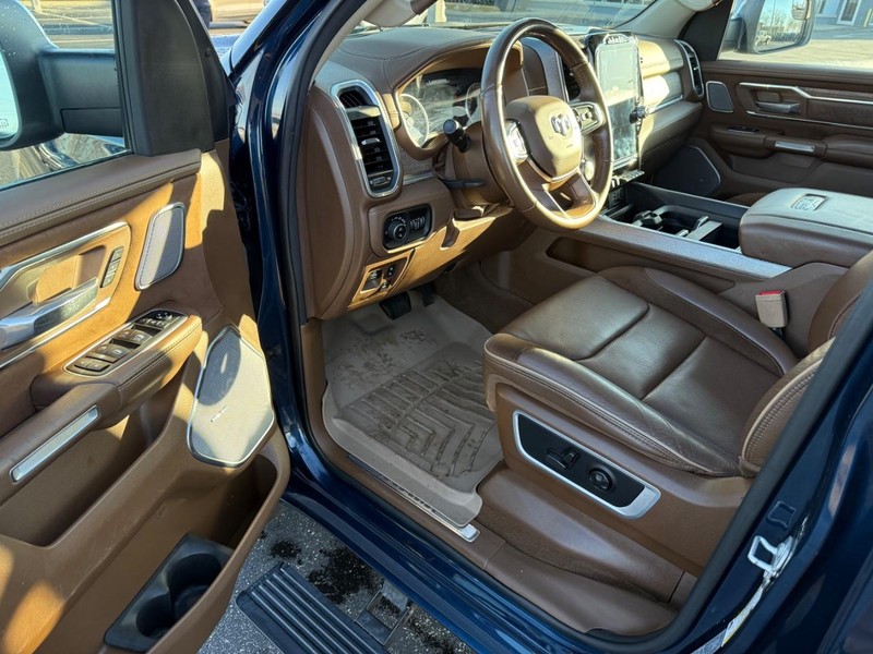 Ram 1500 Vehicle Full-screen Gallery Image 17