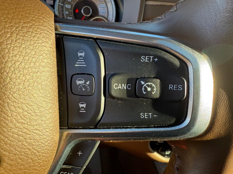 Ram 1500 Vehicle Full-screen Gallery Image 21