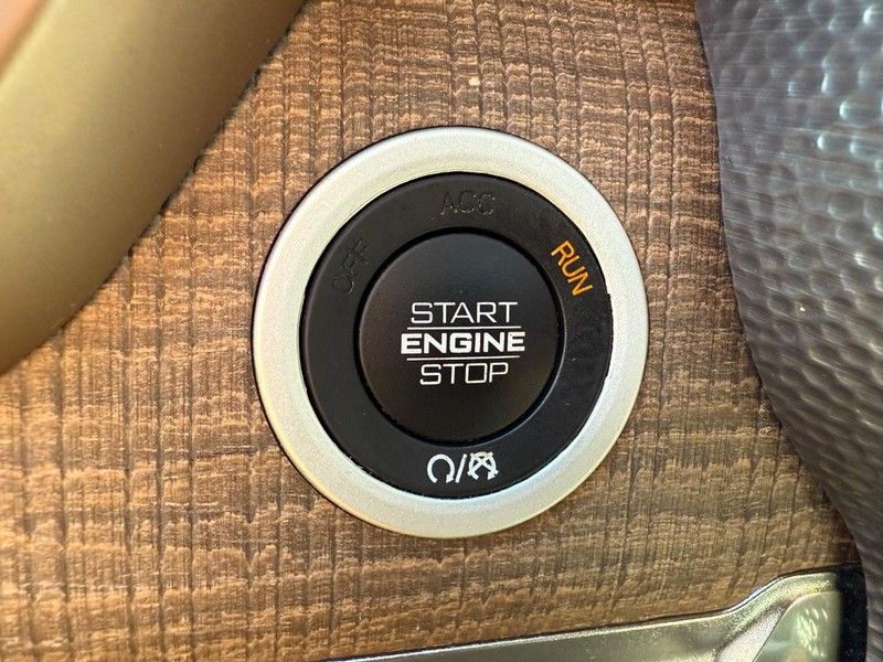 Ram 1500 Vehicle Full-screen Gallery Image 22