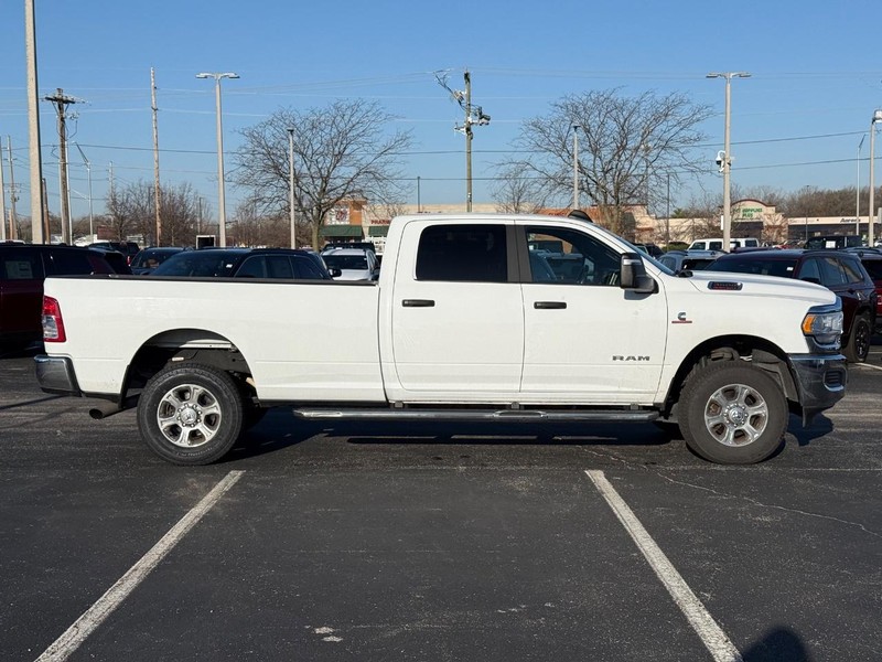 Ram 3500 Vehicle Full-screen Gallery Image 2