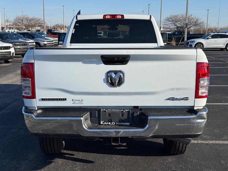 Ram 3500 Vehicle Full-screen Gallery Image 4