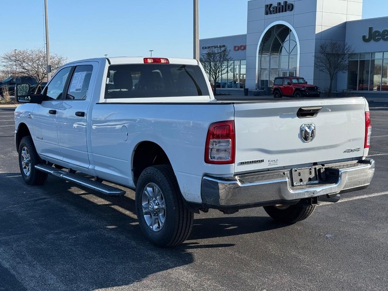 Ram 3500 Vehicle Full-screen Gallery Image 5