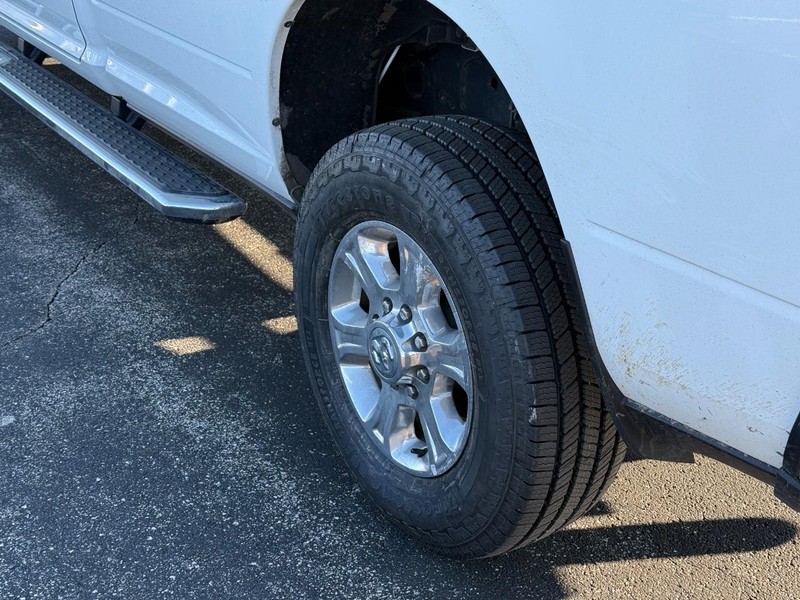 Ram 3500 Vehicle Full-screen Gallery Image 6
