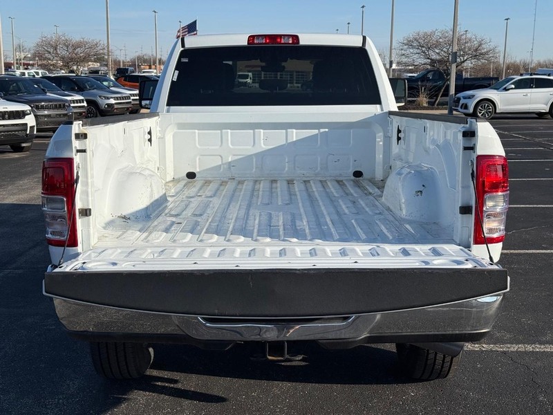 Ram 3500 Vehicle Full-screen Gallery Image 7