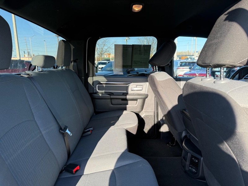 Ram 3500 Vehicle Full-screen Gallery Image 10