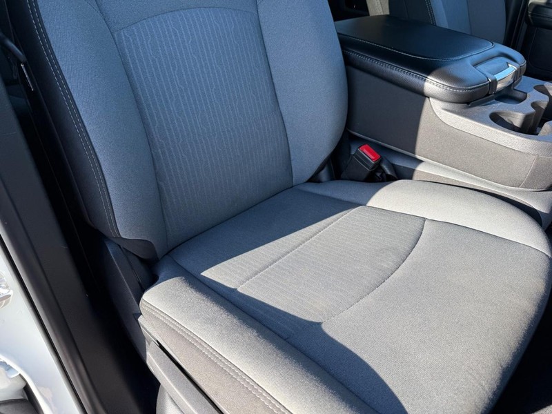 Ram 3500 Vehicle Full-screen Gallery Image 15