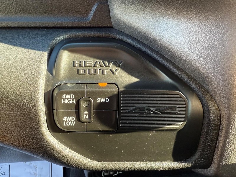 Ram 3500 Vehicle Full-screen Gallery Image 22