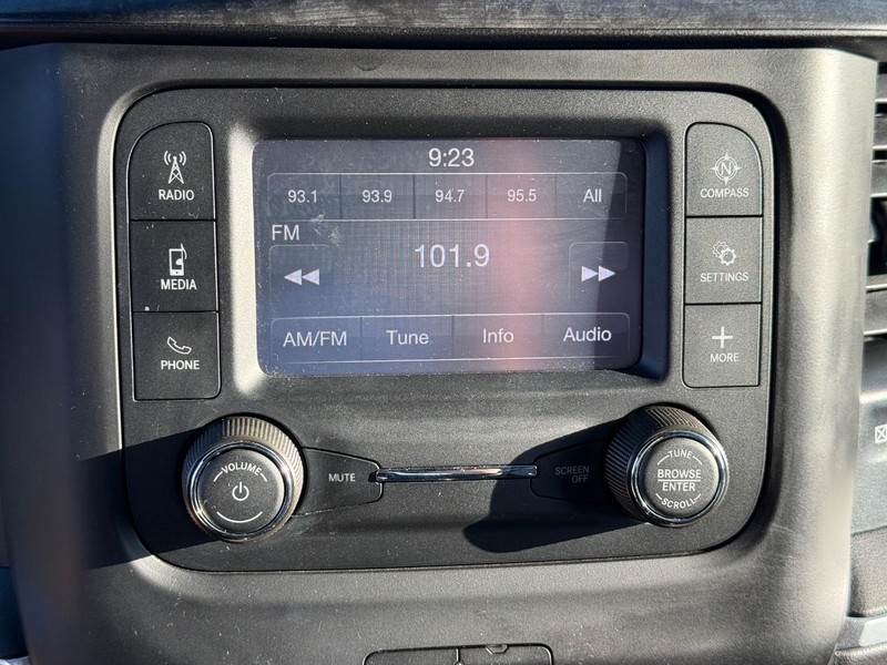 Ram 3500 Vehicle Full-screen Gallery Image 23