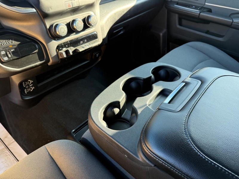 Ram 3500 Vehicle Full-screen Gallery Image 26
