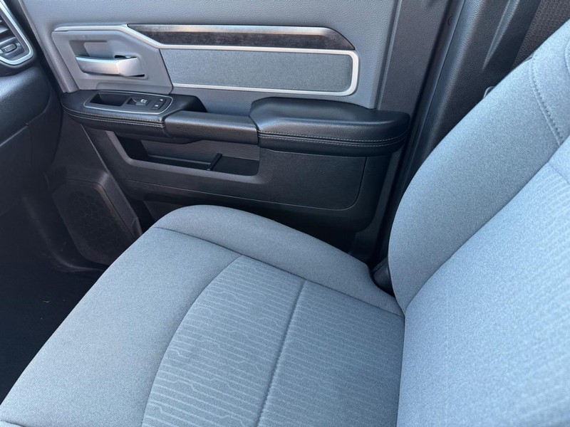 Ram 3500 Vehicle Full-screen Gallery Image 27