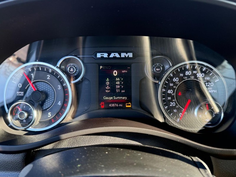 Ram 3500 Vehicle Full-screen Gallery Image 28
