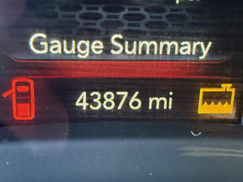 Ram 3500 Vehicle Full-screen Gallery Image 29