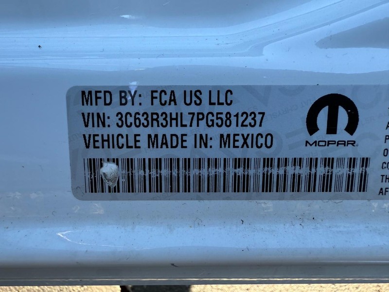 Ram 3500 Vehicle Full-screen Gallery Image 31