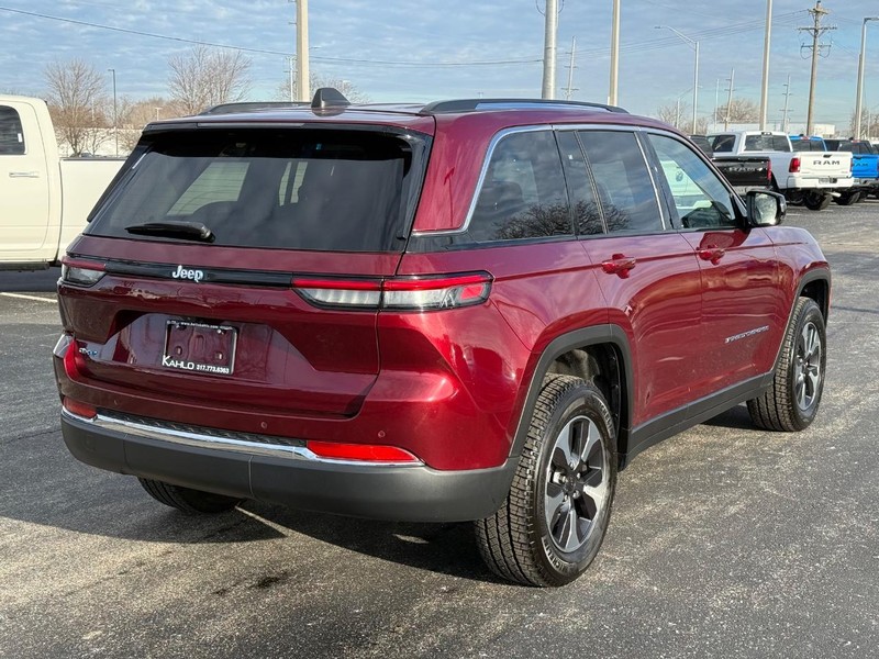 Jeep Grand Cherokee 4xe Vehicle Full-screen Gallery Image 3