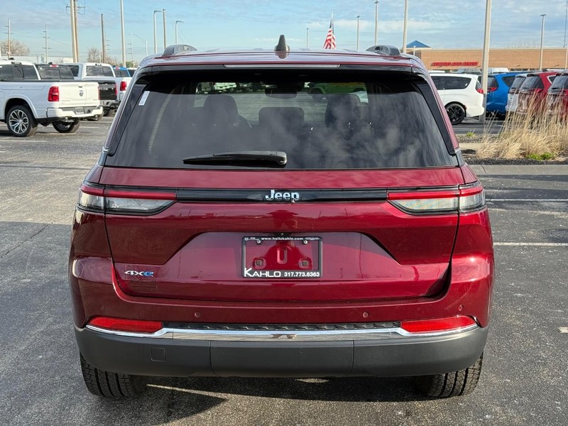 Jeep Grand Cherokee 4xe Vehicle Full-screen Gallery Image 4