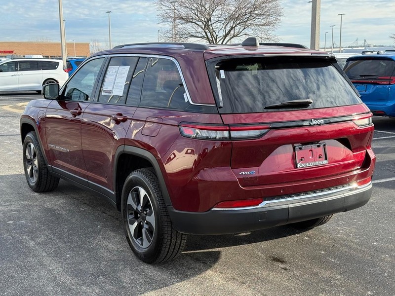 Jeep Grand Cherokee 4xe Vehicle Full-screen Gallery Image 5