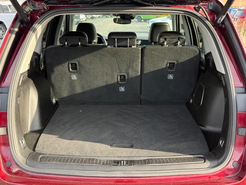 Jeep Grand Cherokee 4xe Vehicle Full-screen Gallery Image 7