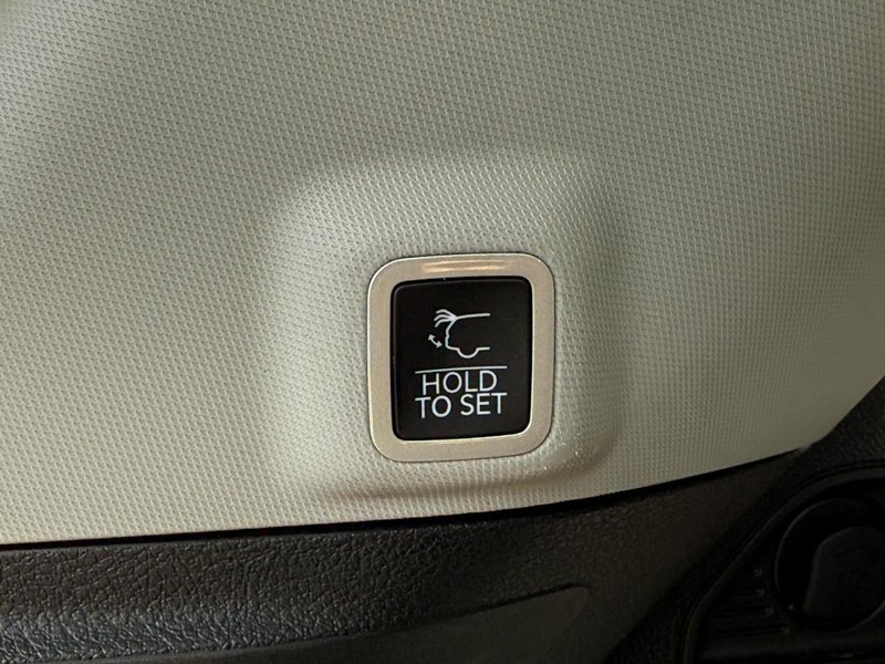 Jeep Grand Cherokee 4xe Vehicle Full-screen Gallery Image 8