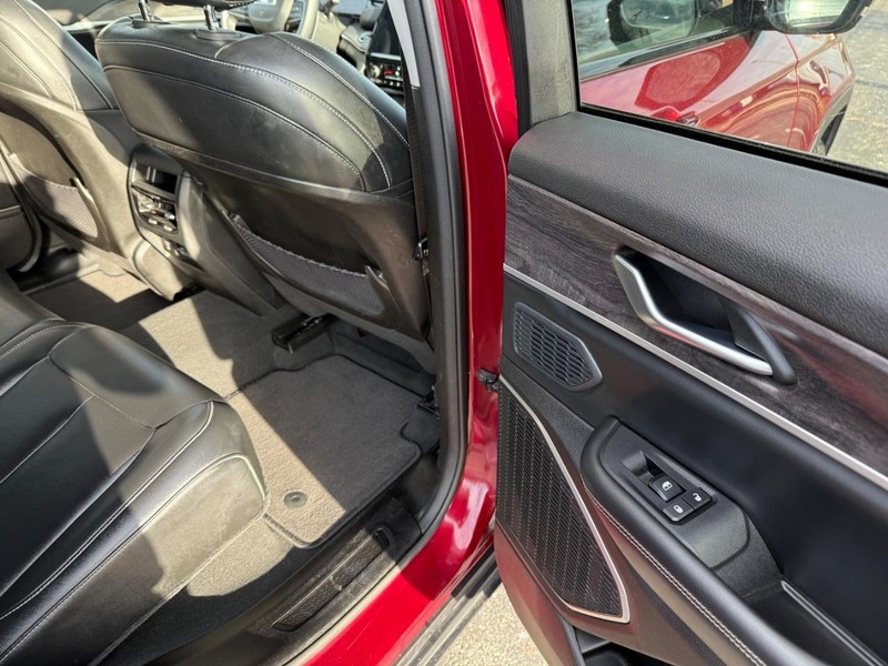 Jeep Grand Cherokee 4xe Vehicle Full-screen Gallery Image 12