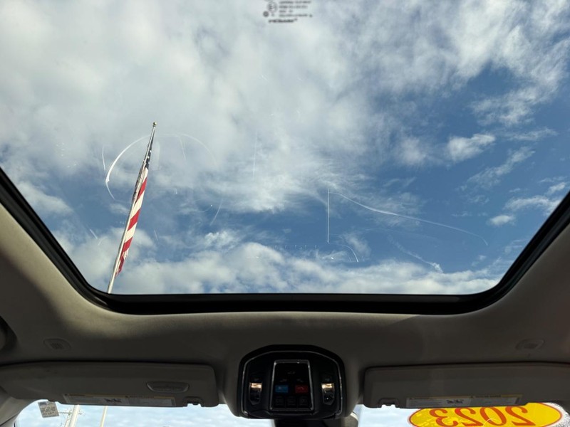 Jeep Grand Cherokee 4xe Vehicle Full-screen Gallery Image 13