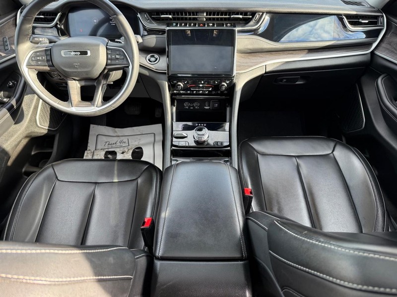 Jeep Grand Cherokee 4xe Vehicle Full-screen Gallery Image 14