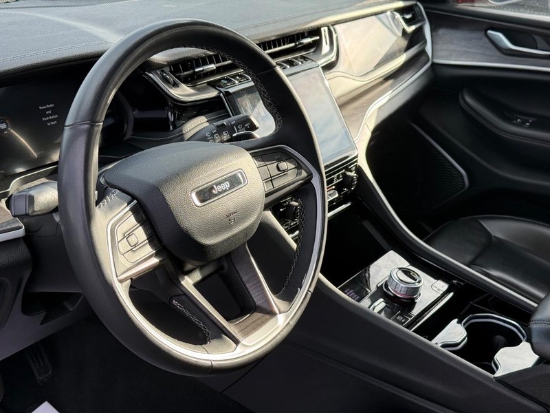 Jeep Grand Cherokee 4xe Vehicle Full-screen Gallery Image 20