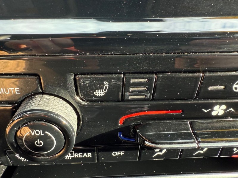 Jeep Grand Cherokee 4xe Vehicle Full-screen Gallery Image 24