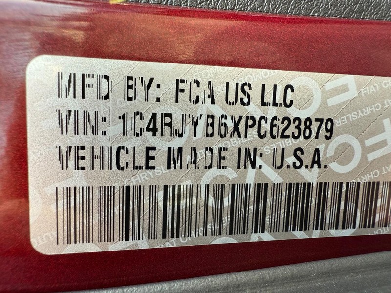 Jeep Grand Cherokee 4xe Vehicle Full-screen Gallery Image 34