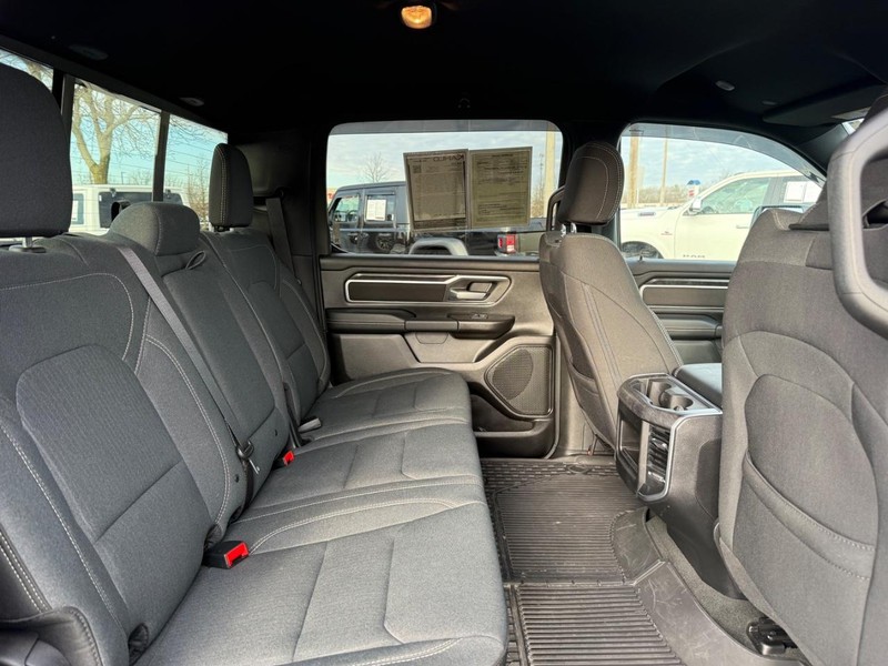 Ram 1500 Vehicle Full-screen Gallery Image 11