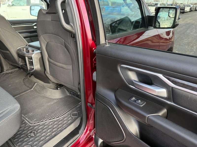 Ram 1500 Vehicle Full-screen Gallery Image 12