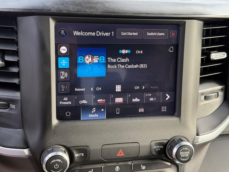 Ram 1500 Vehicle Full-screen Gallery Image 24