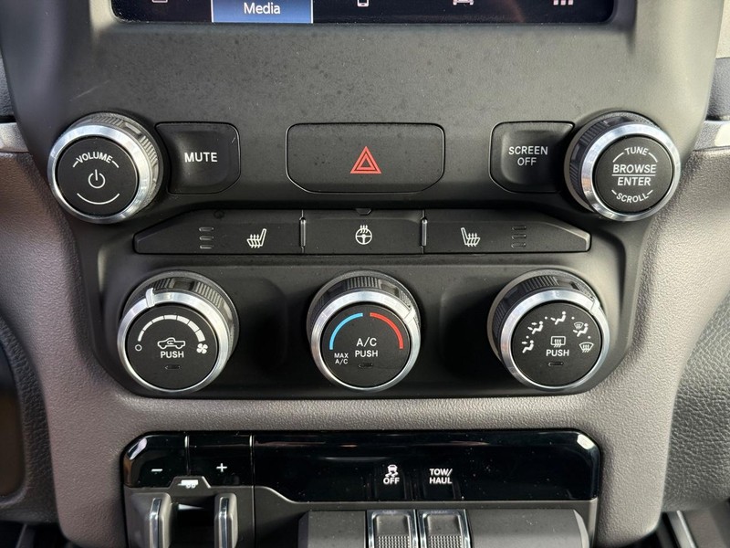 Ram 1500 Vehicle Full-screen Gallery Image 26