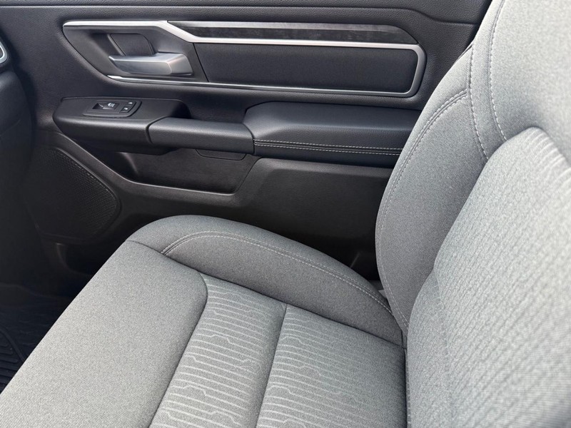 Ram 1500 Vehicle Full-screen Gallery Image 28