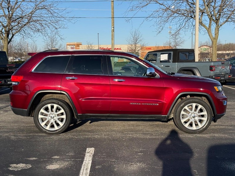 Jeep Grand Cherokee Vehicle Full-screen Gallery Image 2