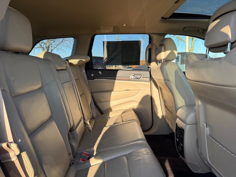 Jeep Grand Cherokee Vehicle Full-screen Gallery Image 11