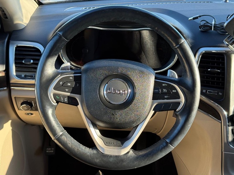 Jeep Grand Cherokee Vehicle Full-screen Gallery Image 15