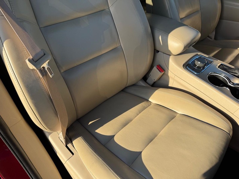 Jeep Grand Cherokee Vehicle Full-screen Gallery Image 16