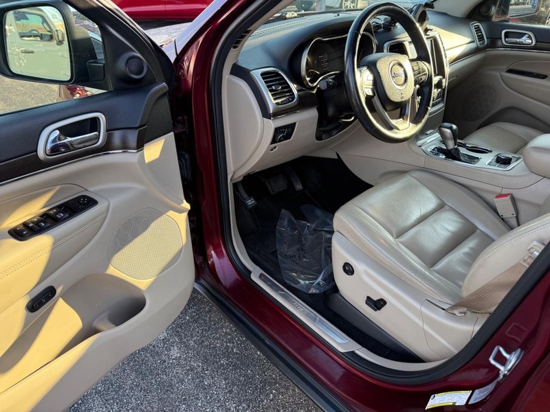 Jeep Grand Cherokee Vehicle Full-screen Gallery Image 18