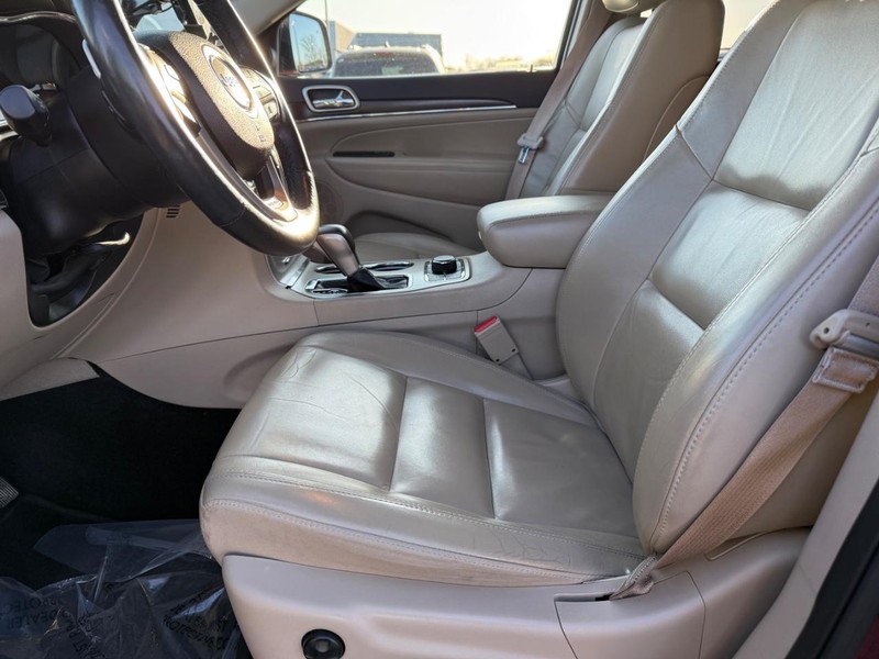 Jeep Grand Cherokee Vehicle Full-screen Gallery Image 19