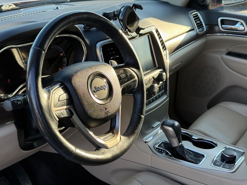 Jeep Grand Cherokee Vehicle Full-screen Gallery Image 20