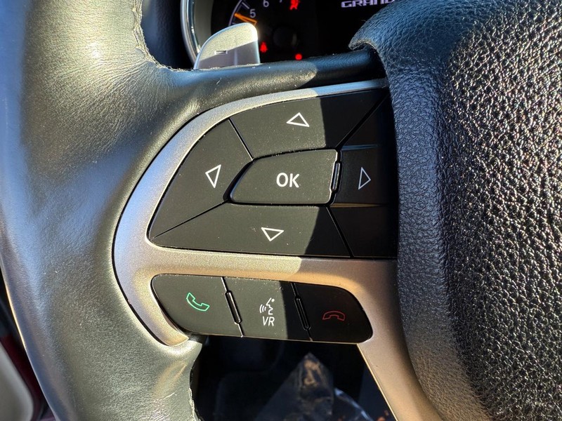 Jeep Grand Cherokee Vehicle Full-screen Gallery Image 21