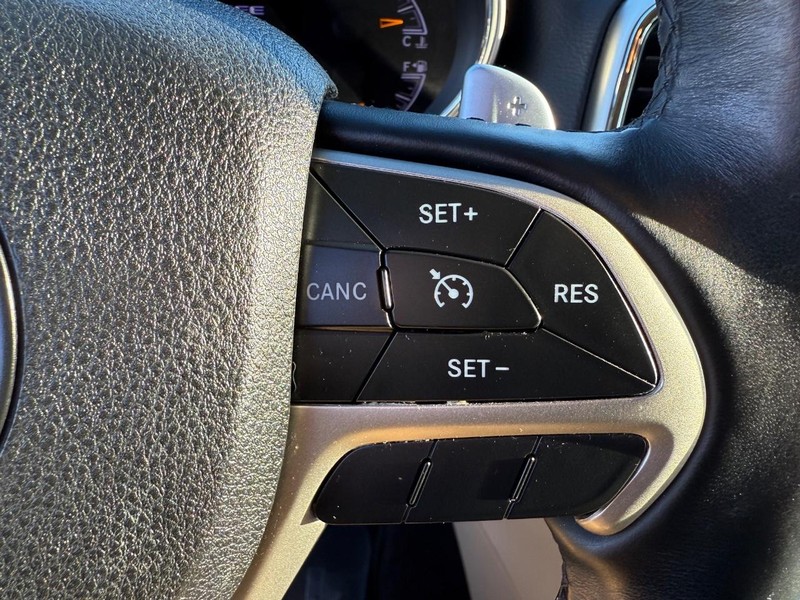 Jeep Grand Cherokee Vehicle Full-screen Gallery Image 22