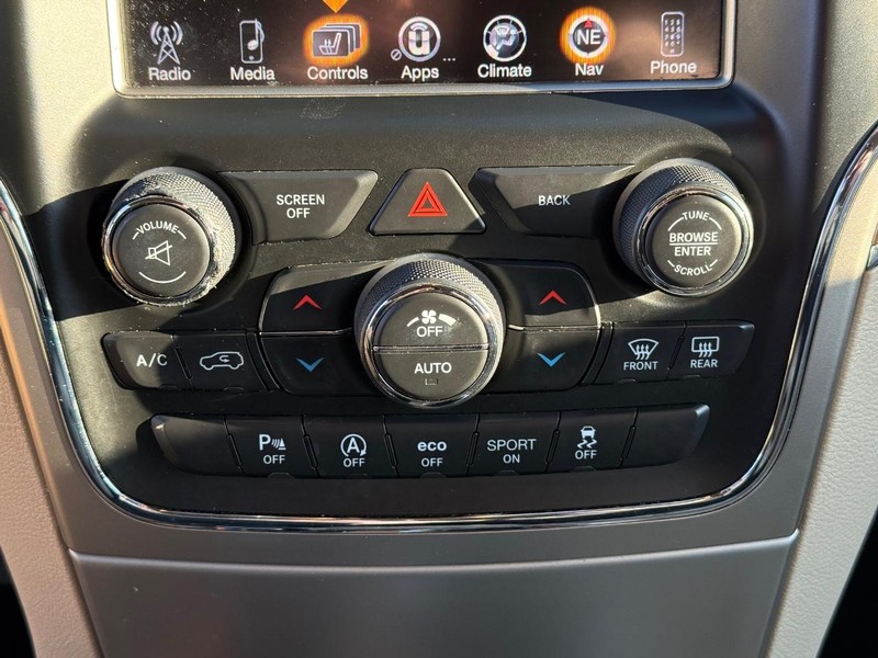 Jeep Grand Cherokee Vehicle Full-screen Gallery Image 27