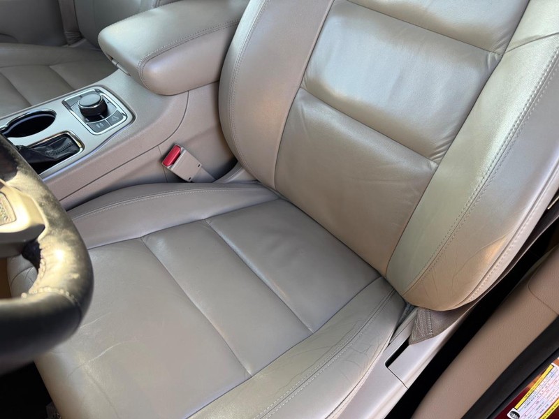 Jeep Grand Cherokee Vehicle Full-screen Gallery Image 33