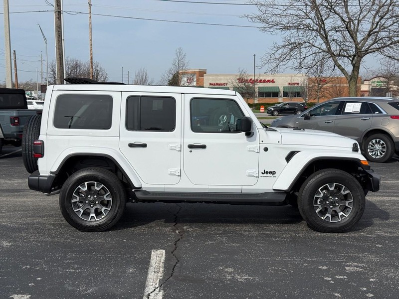 Jeep Wrangler Vehicle Full-screen Gallery Image 2